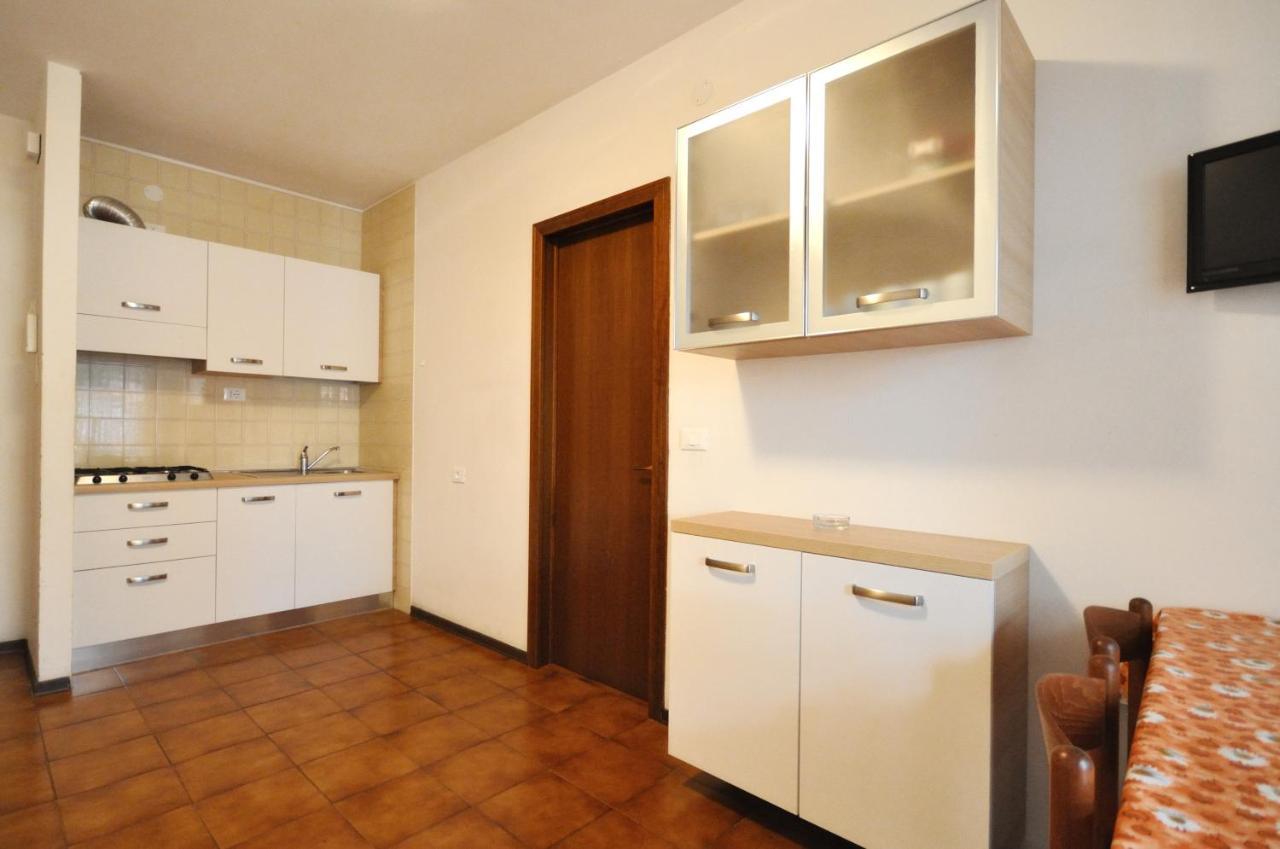Condominio Tiziano B Бибионе Экстерьер фото