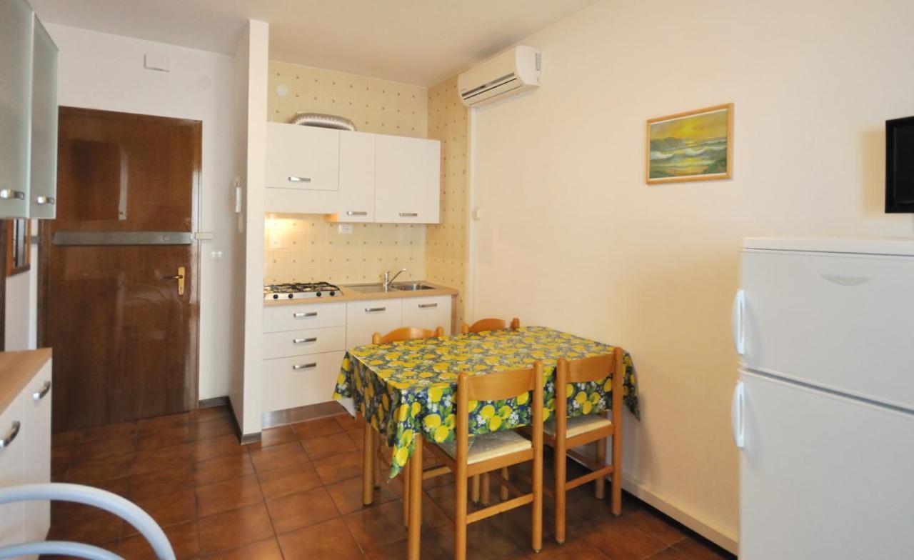 Condominio Tiziano B Бибионе Экстерьер фото
